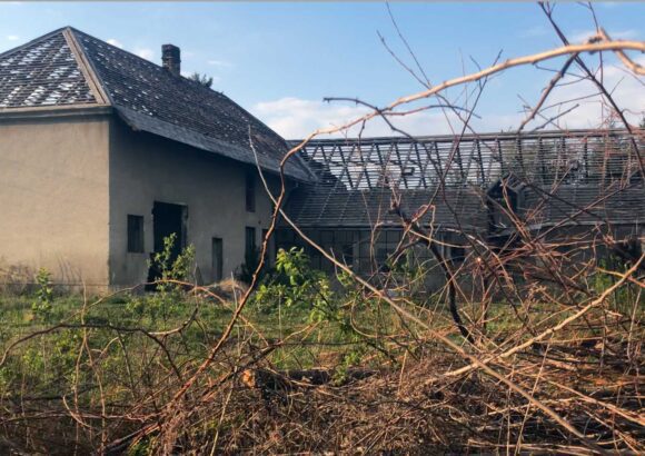 Opustený gazdovský dom, ruiny